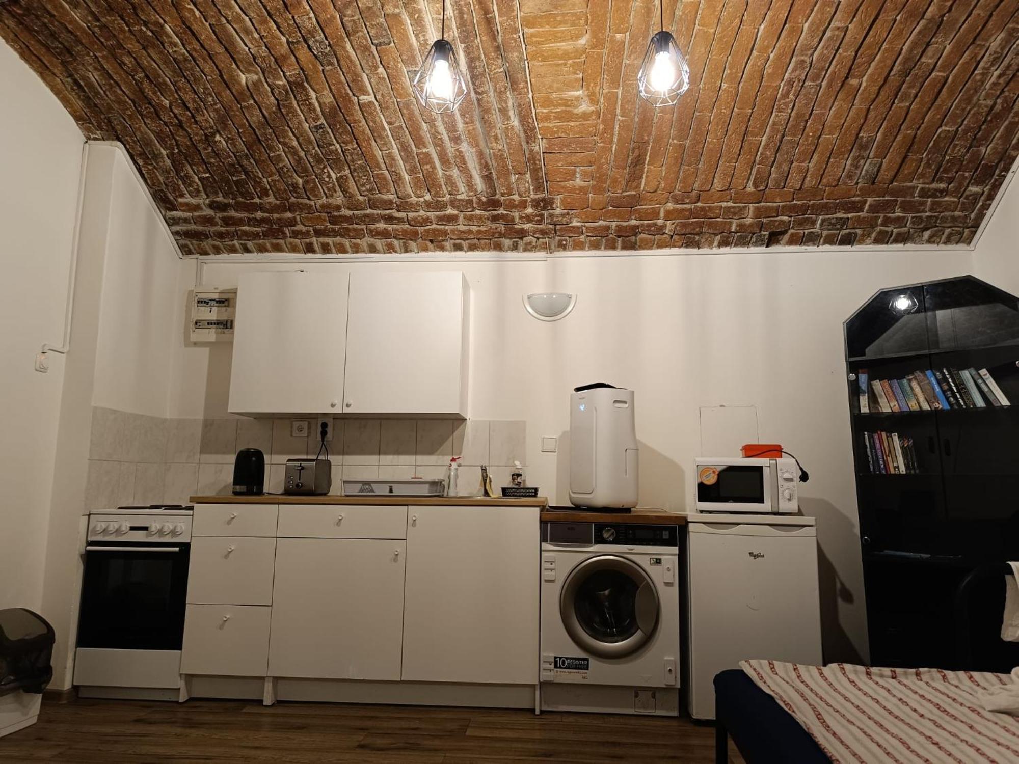 Basic Underground Apartments Next To The Center - Best Tram Line, Cool Local Area プラハ エクステリア 写真