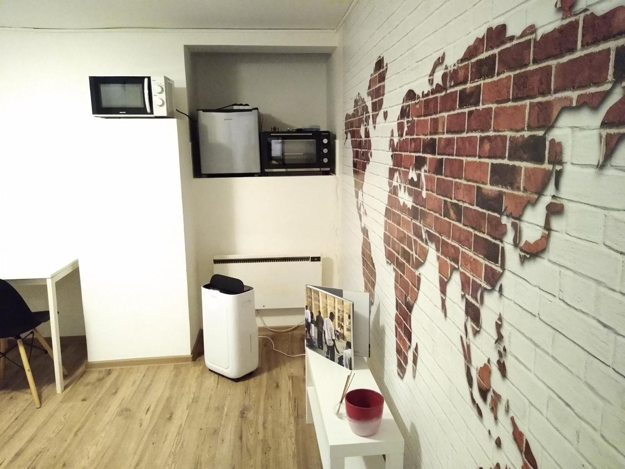 Basic Underground Apartments Next To The Center - Best Tram Line, Cool Local Area プラハ エクステリア 写真